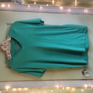 Women's American Eagle Outfitters Legend logo green v-neck 👕 Medium